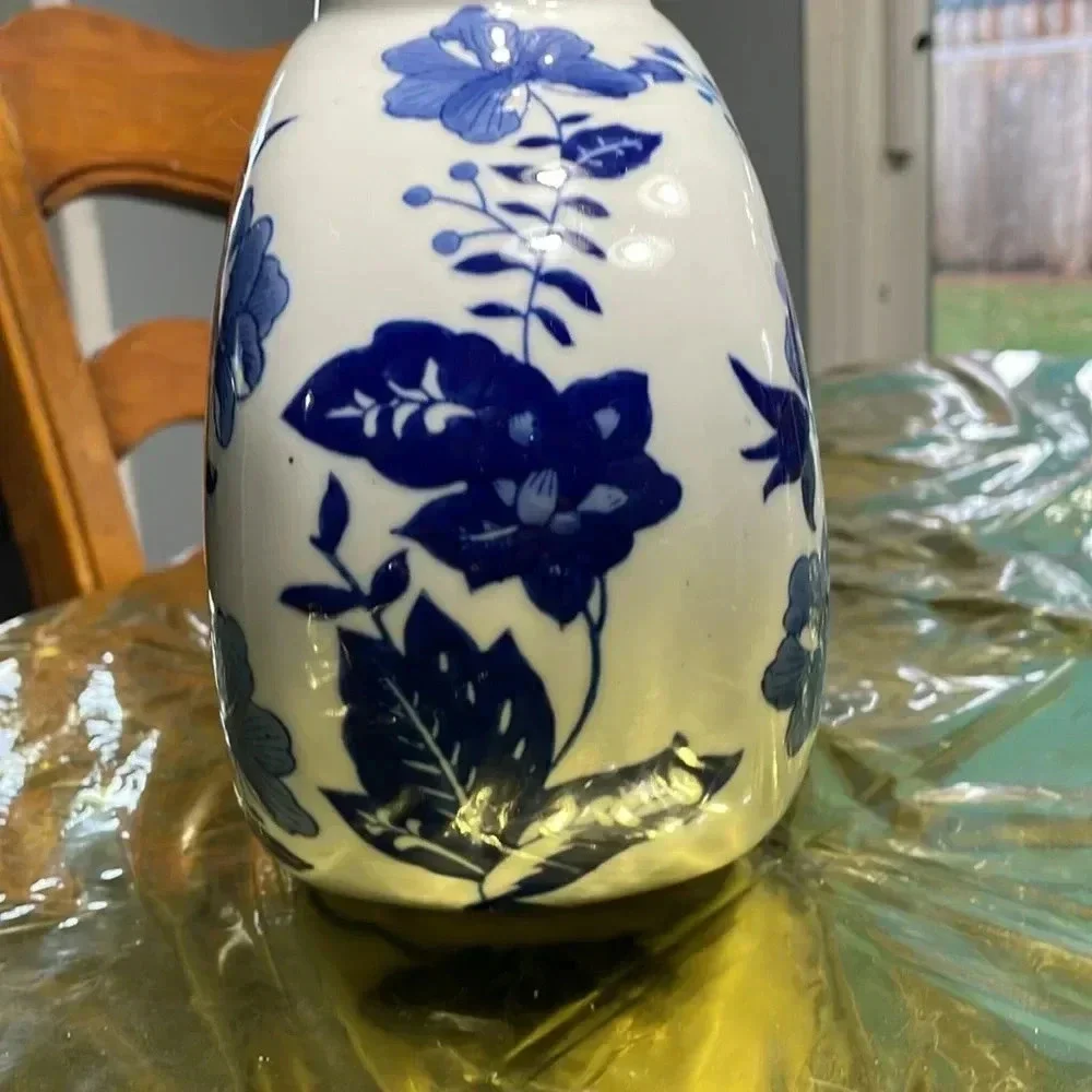 Vintage blue white chinoiserie potter vase